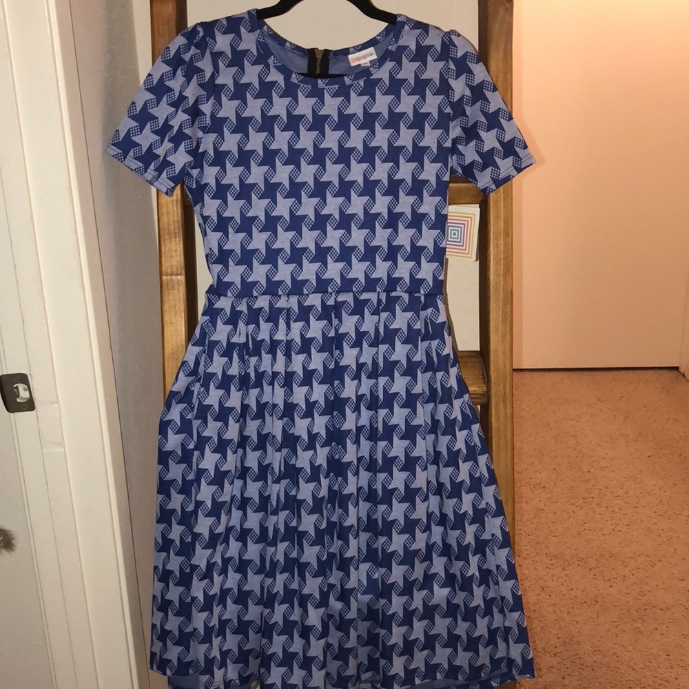 NWT Medium Lularoe Amelia